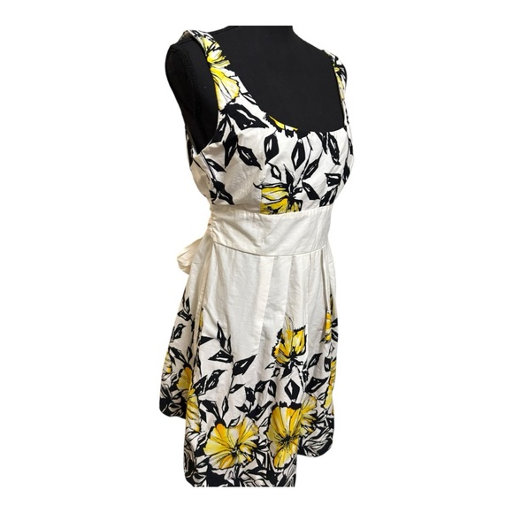 B. Smart White and Yellow Mini Dress for Effortless Elegance. Size 14 - Picture 2 of 5